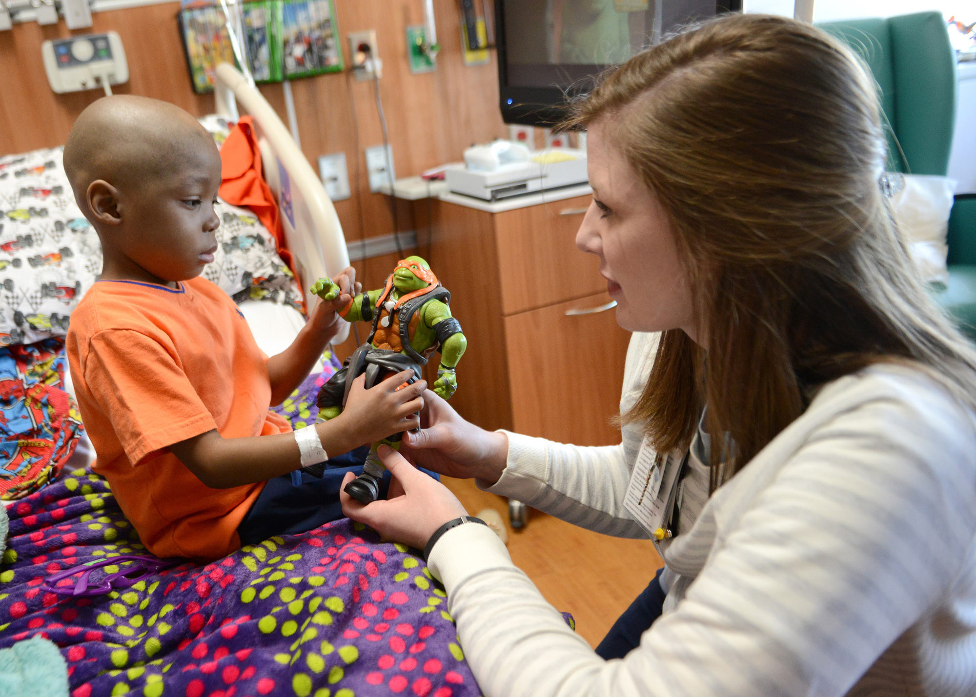 A Children's of Alabama Child Life Special working with a patient.