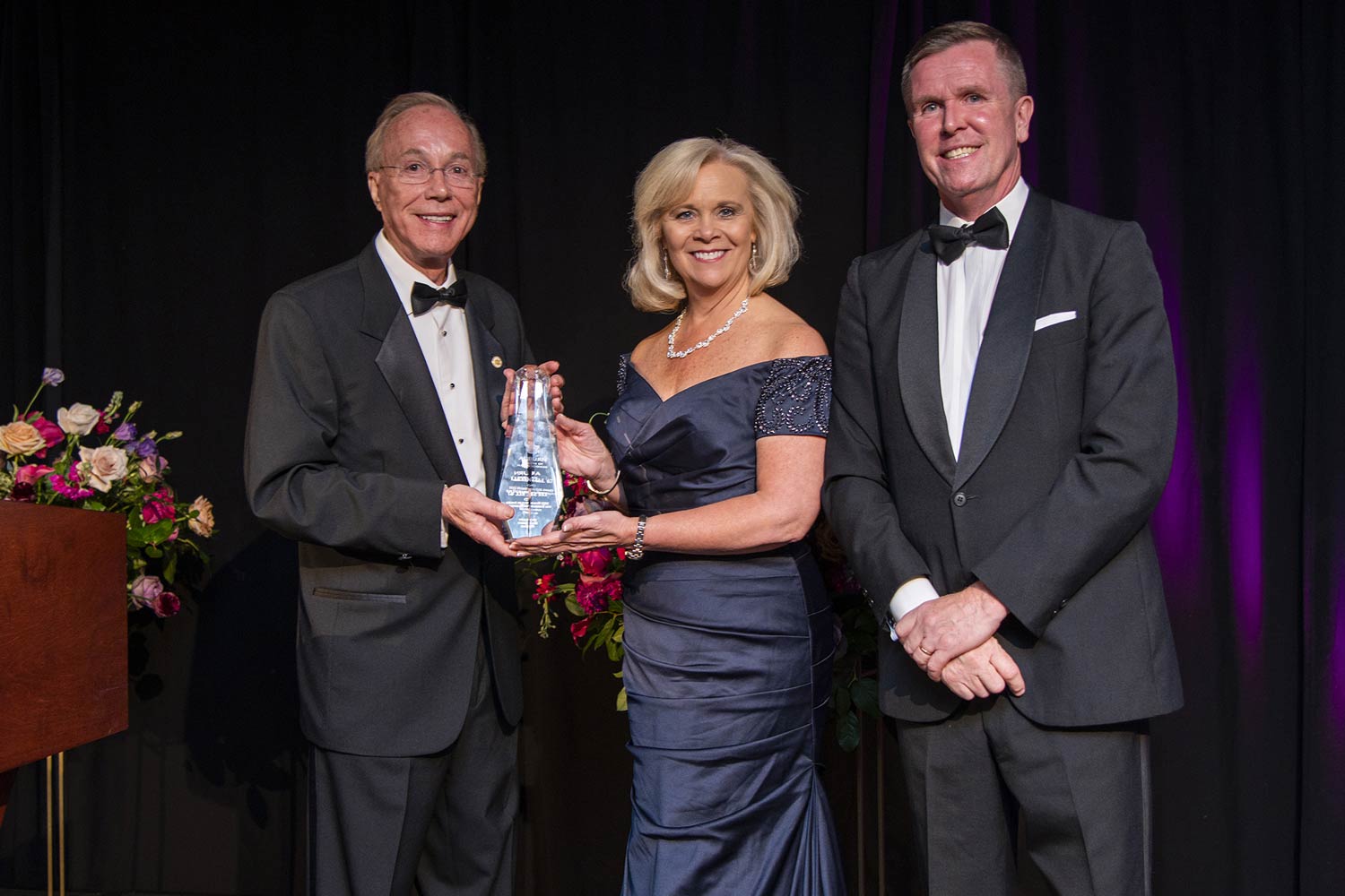 Photo of Lee Sentell accepting Horst Schulze Award for Excellence in Hospitality. 
