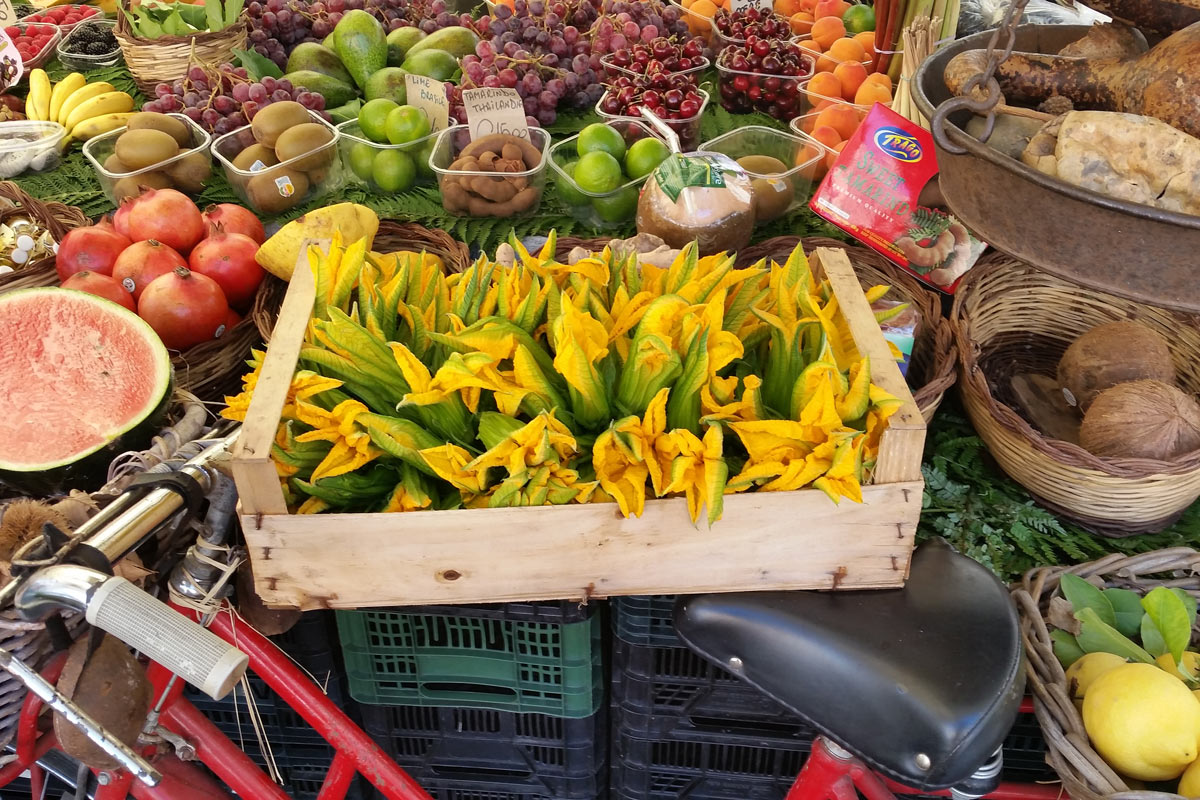 Photo of fruits and vegetables at the Campo di-Florio Market.