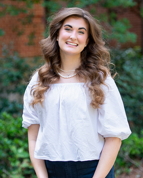 Elle Neuhoff Headshot